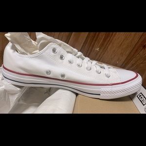 CONVERSE WHITE SUPER NEW AND CUTE 💕💕